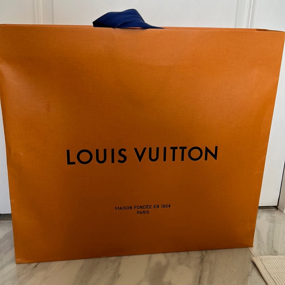 Louis Vuitton Never Full Shopping Bag with Box and dust bag